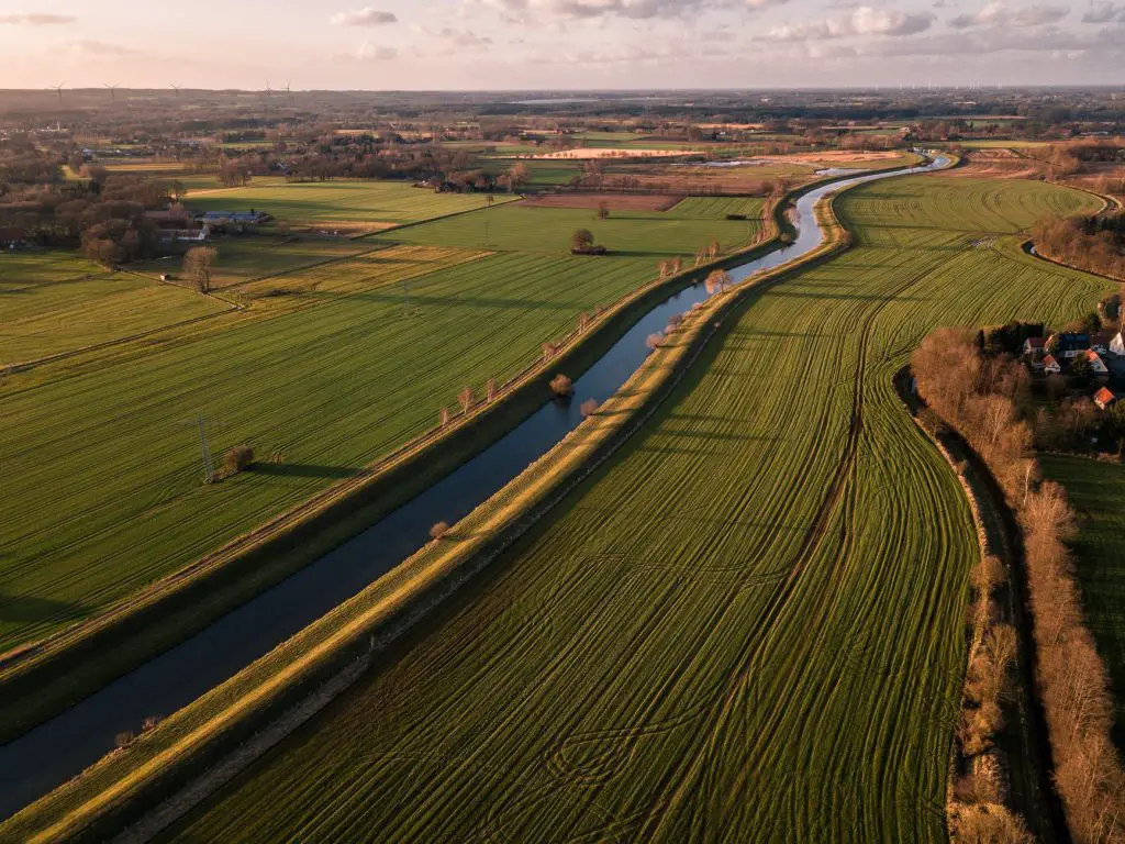 Control water flow-control soil erosion