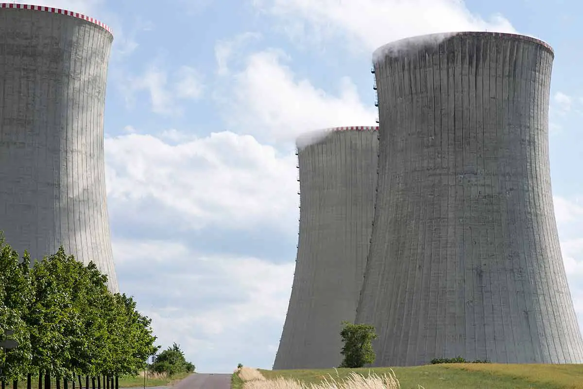 power-plant-cooling-towers